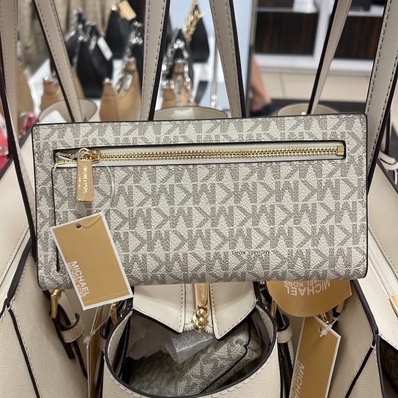 MICHAEL KORS
Reed Large Snap Signature Wallet
Style: 35S3G6RE3B
Lt Cream Multi - Picture 12 of 16